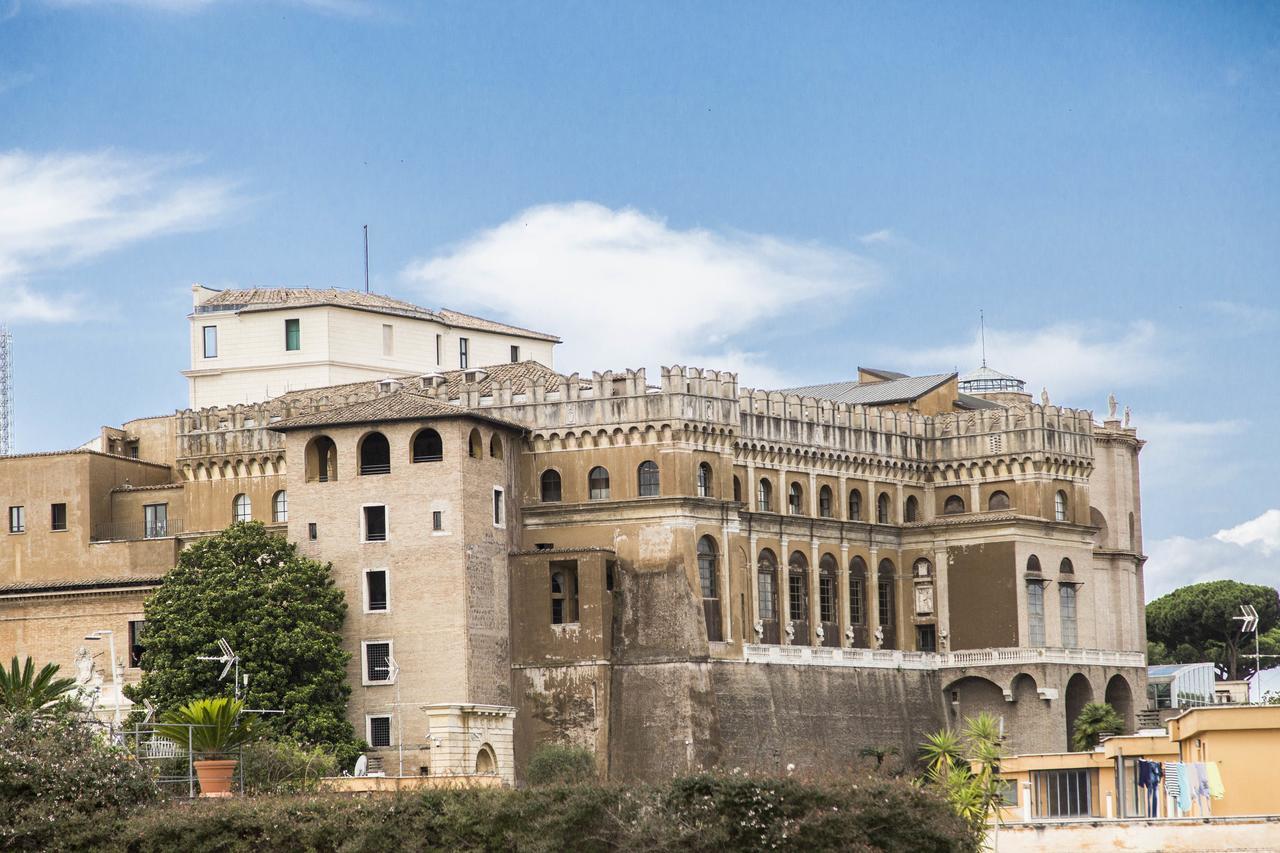 Royal Vatican 로마 외부 사진